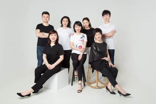 《交响音乐赏析》混合式课程团队照片（ 161sex
曹耿献）